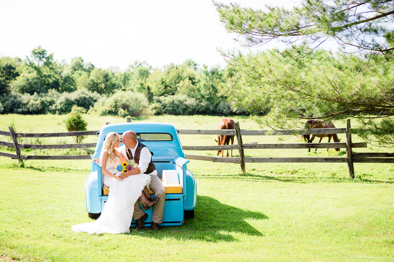 rustic-barn-wedding-pa-29