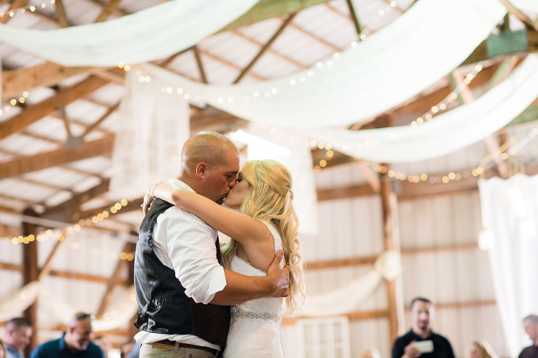 rustic-barn-wedding-pa-37