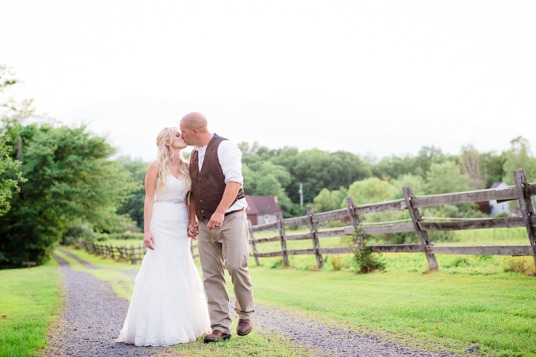 rustic-barn-wedding-pa-47