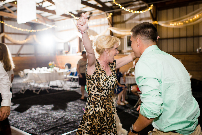 rustic-barn-wedding-pa-54